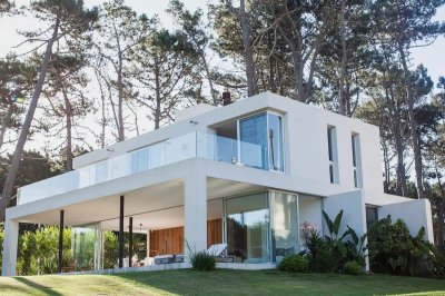 Alquiler casa 4 dormitorios Rincón del Indio, playa brava Punta del Este 