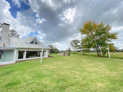 Venta Casa - 5 Dormitorios 3 baños - Pileta - La Barra 