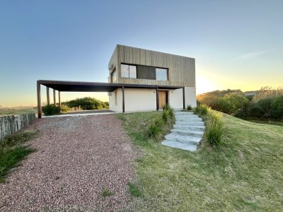 Venta casa frente al mar con piscina 