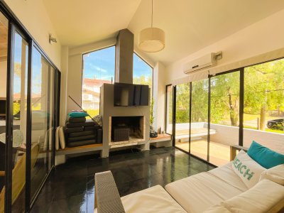 Venta casa 3 dormitorios. Playa brava, Punta del Este. 