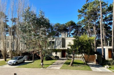 Venta casa cuatro dormitorios. Playa Brava, Punta del este