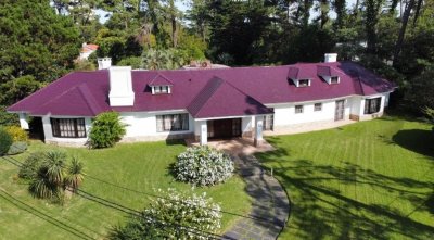 VENDE CASA 5 DORMITORIOS