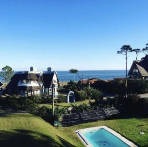 Espectacular casa en Mansa, Punta del Este a pasos del mar - 6 dormitorios