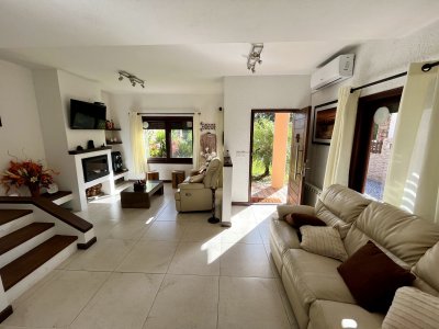 Venta casa 3 dormitorios más dependencia. Pinares, Punta del Este. 