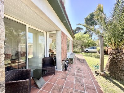 Venta Casa - 2 Dormitorios 2 baños - Barrio Country - Piriapolis 