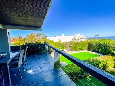 Venta casa en Playa Mansa, a solo 100m del mar