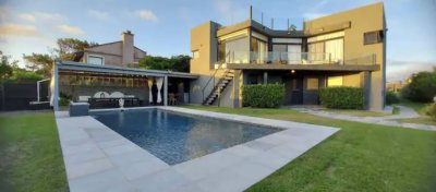 Venta espectacular casa Punta Ballena 4 dormitorios