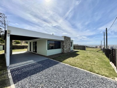 Venta casa - 2 dormitorios + Piscina - Punta Colorada 