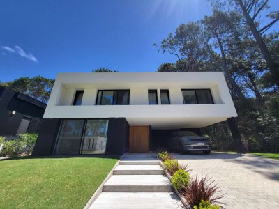 Venta casa 4 dormitorios. Playa Brava, Punta del Este 