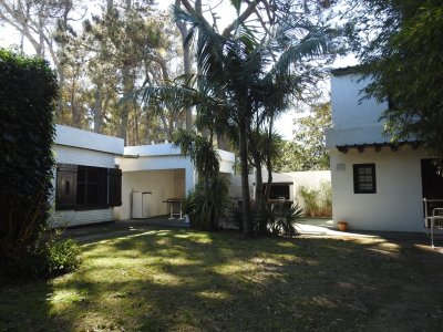 Alquiler anual casa 4 dormitorios. San Rafael, Punta del Este. 