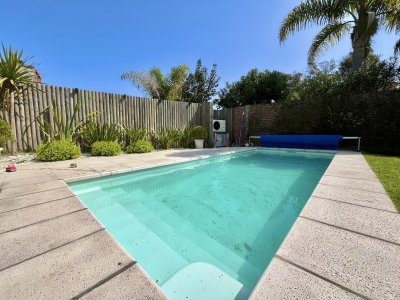 Venta espectacular casa en Punta del Este, Pinares - 4 dormitorios