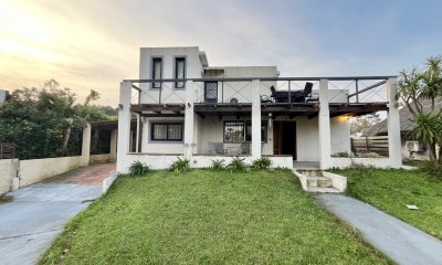 venta de casa tres dormitorios, Pinares. Punta Del Este