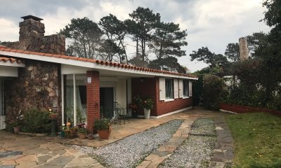 Venta Casa - 3 Dormitorios 3 baños - Punta Punta Del Este