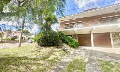 Venta Hermosa Casa - 3 dormitorios 2 baños - Piriapolis