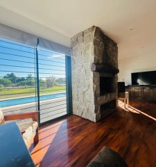 Venta casa tres dormitorios. Club Del Lago. Punta Ballena