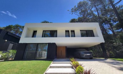 Venta casa 4 dormitorios. Playa Brava, Punta del Este