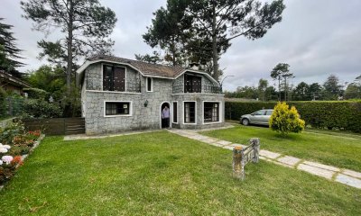 Venta casa 4 dormitorios Pinares Punta del Este.