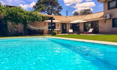 Excelente casa con piscina en alquiler en Rincon del Indio, playa Brava, Punta del Este.
