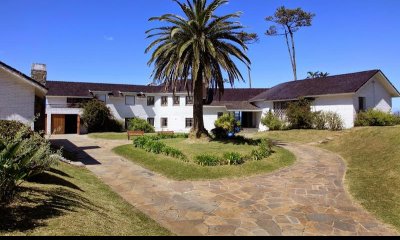 Venta casa 5 dormitorios primera linea playa mansa Punta del Este