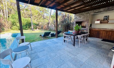 Venta casa 4 dormitorios. Solanas, Punta Ballena.