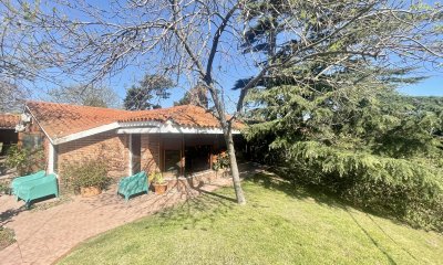 Venta Casa - 3 dormitorios + Servicio - Barbacoa y Garaje - Punta Del Este