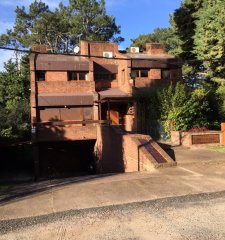 Venta casa Punta del Este, zona Cantegril. Ideal para hostel - 6 dormitorios