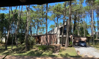 Venta casa 4 dormitorios Laguna Blanca