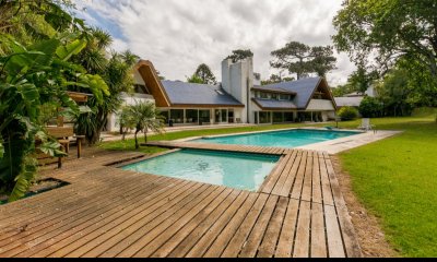Espectacular residencia en Playa Mansa Punta del Este
