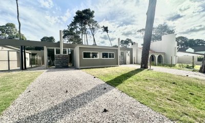 Venta Hermosa Casa PH - 2Dormitorios 2 Baños  + Servicio - Parrillero  - Pinares