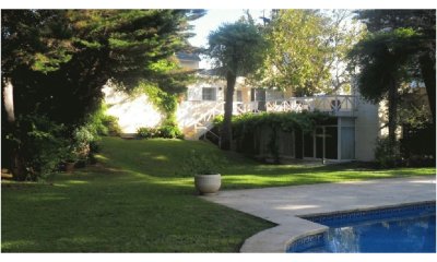 Casa en alquiler y venta..  Zona de playa mansa, a 50 ms del mar. Punta del Este.