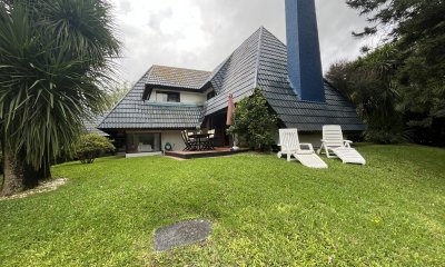 Venta casa en Pinares, tres dormitorios. Punta del Este.