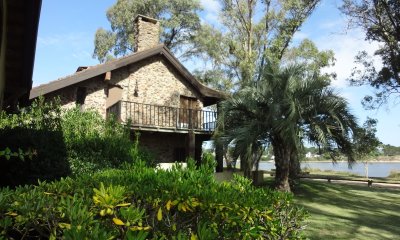 Venta casa 6 dormitorios frente arroyo. La Barra, Punta del Este
