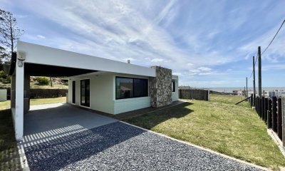 Venta casa - 2 dormitorios + Piscina - Punta Colorada