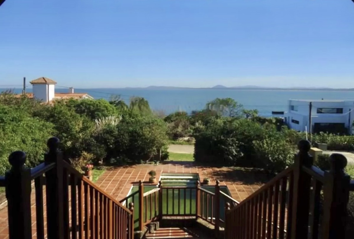 Venta casa Punta Ballena con espectacular vista al mar
