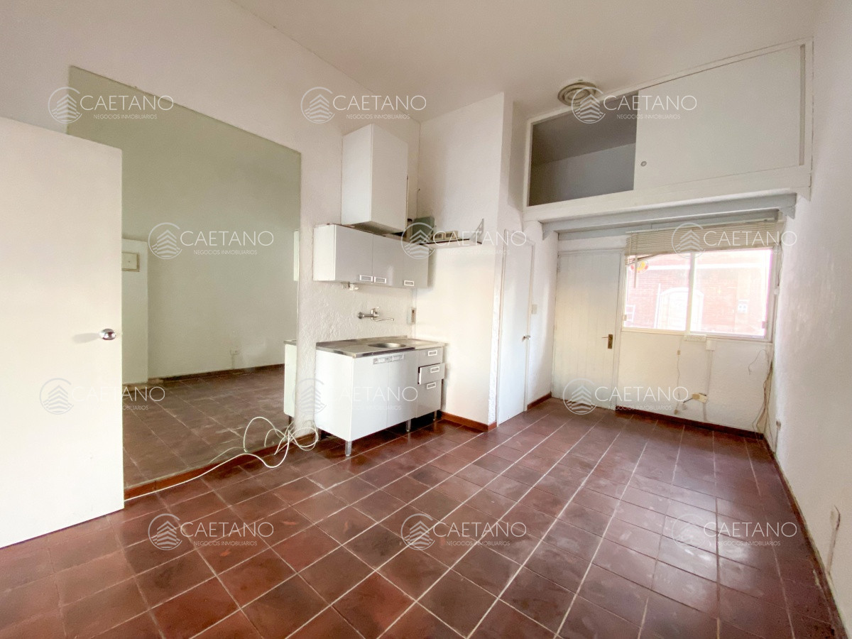 Local sobre Av. Italia - GoPunta - Portal Inmobiliario de Punta del Este - Maldonado