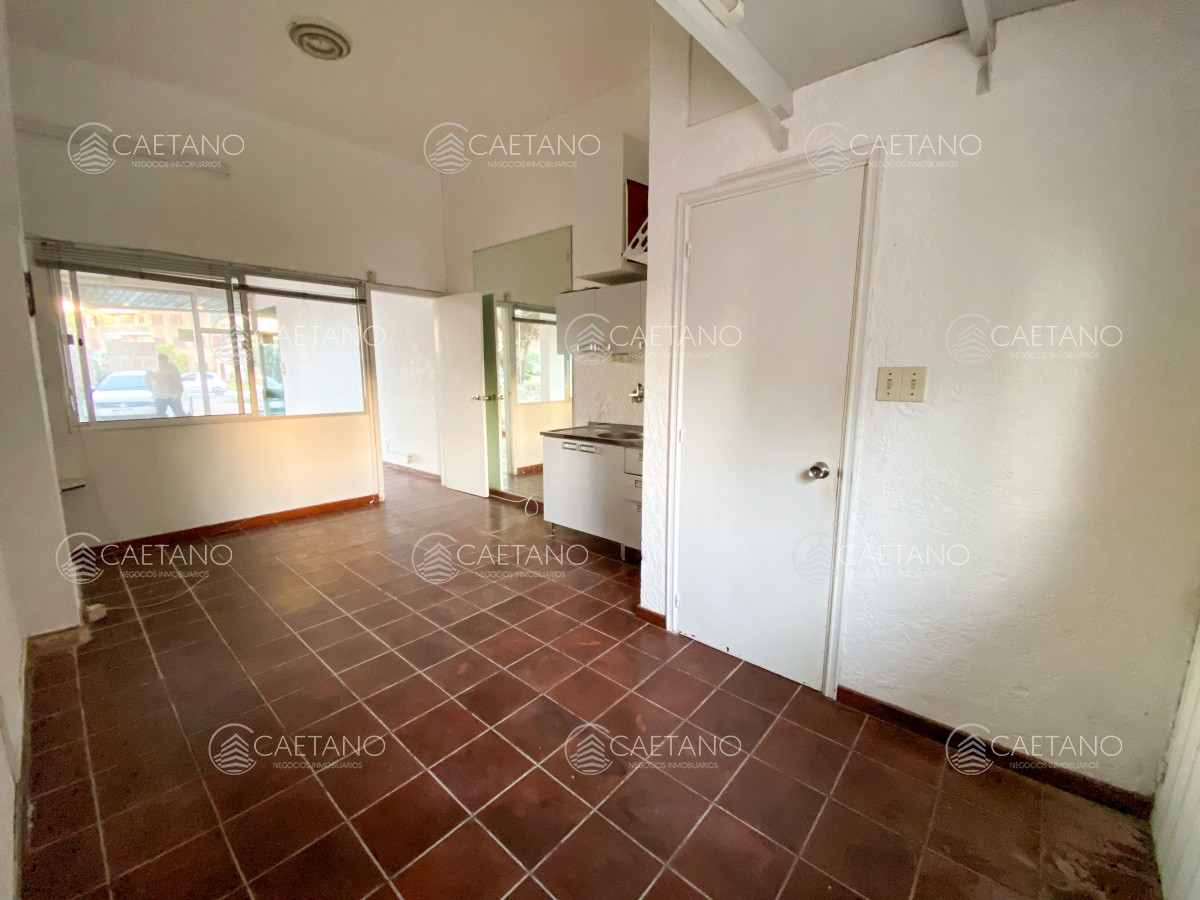 Local sobre Av. Italia - GoPunta - Portal Inmobiliario de Punta del Este - Maldonado