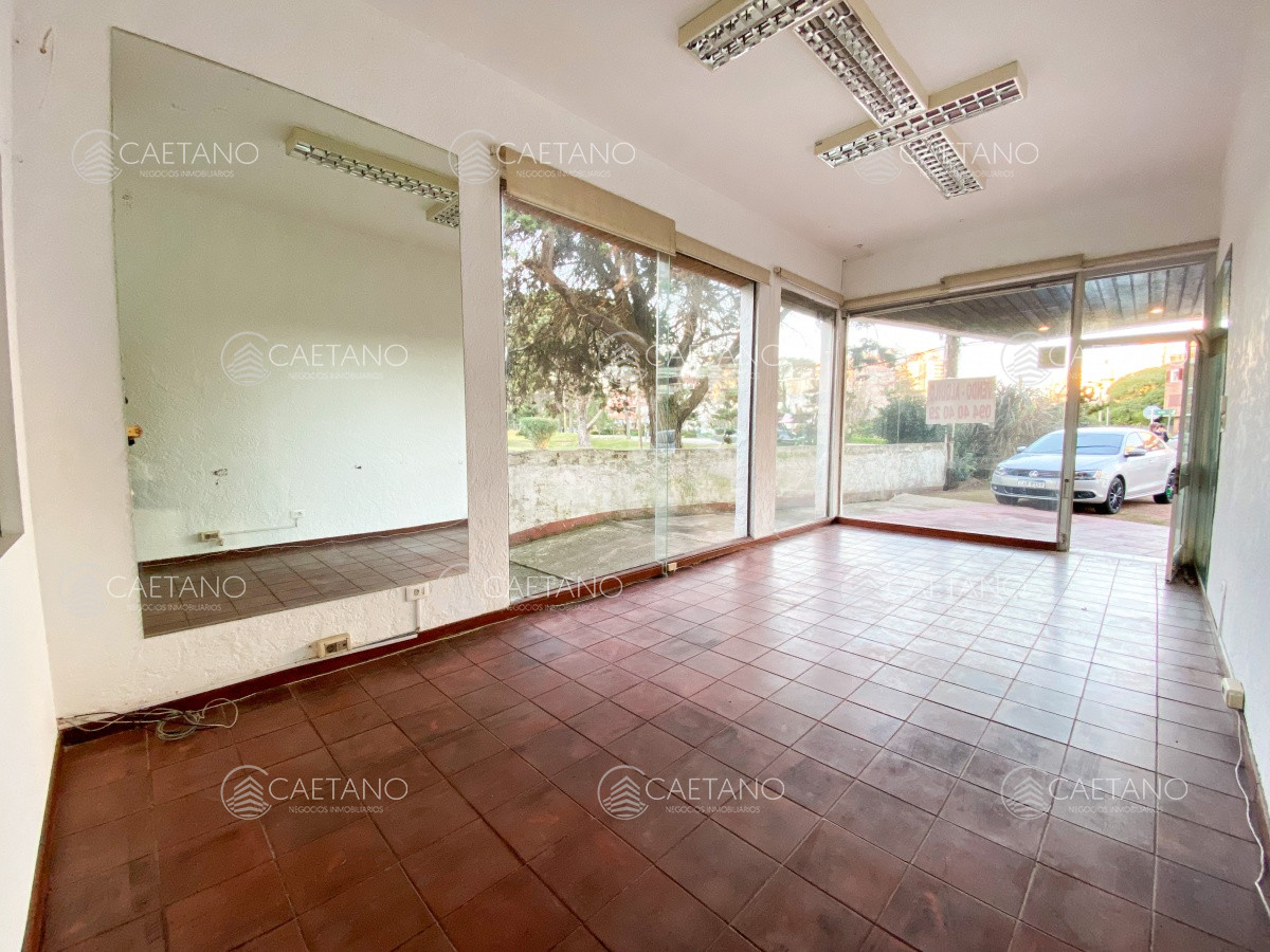 Local sobre Av. Italia - GoPunta - Portal Inmobiliario de Punta del Este - Maldonado