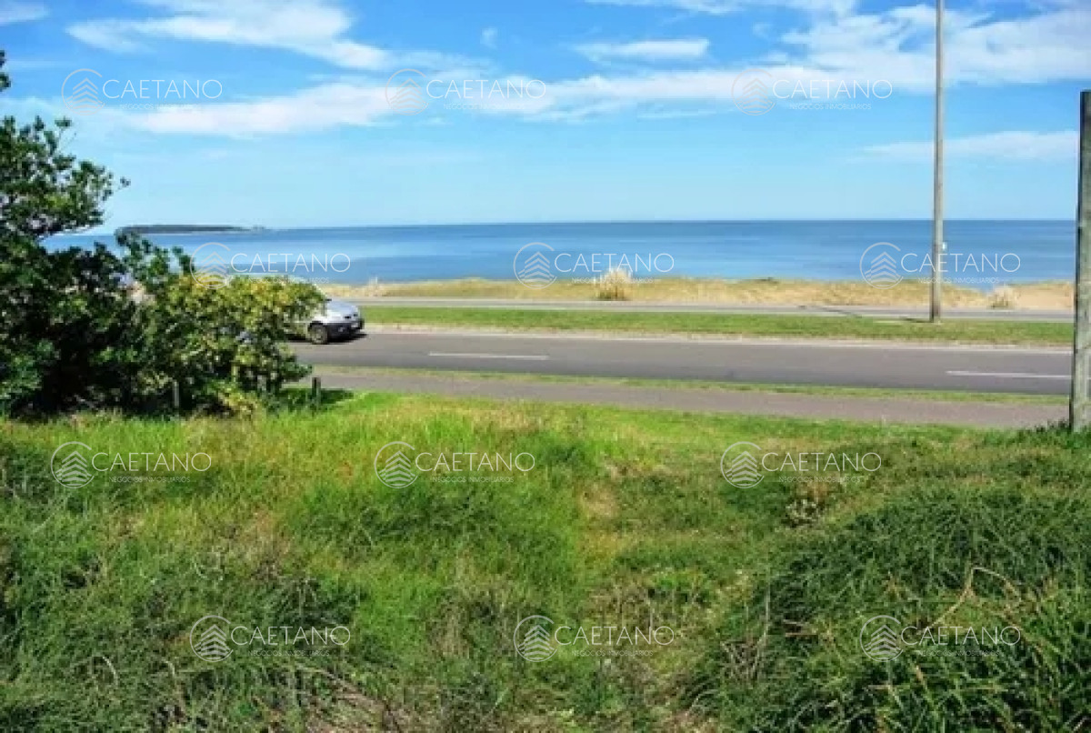 Venta terreno primera línea playa manas Punta del Este 