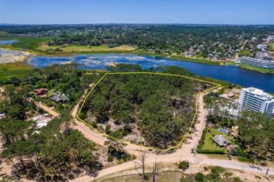 Venta terreno sobre Laguna del Diario