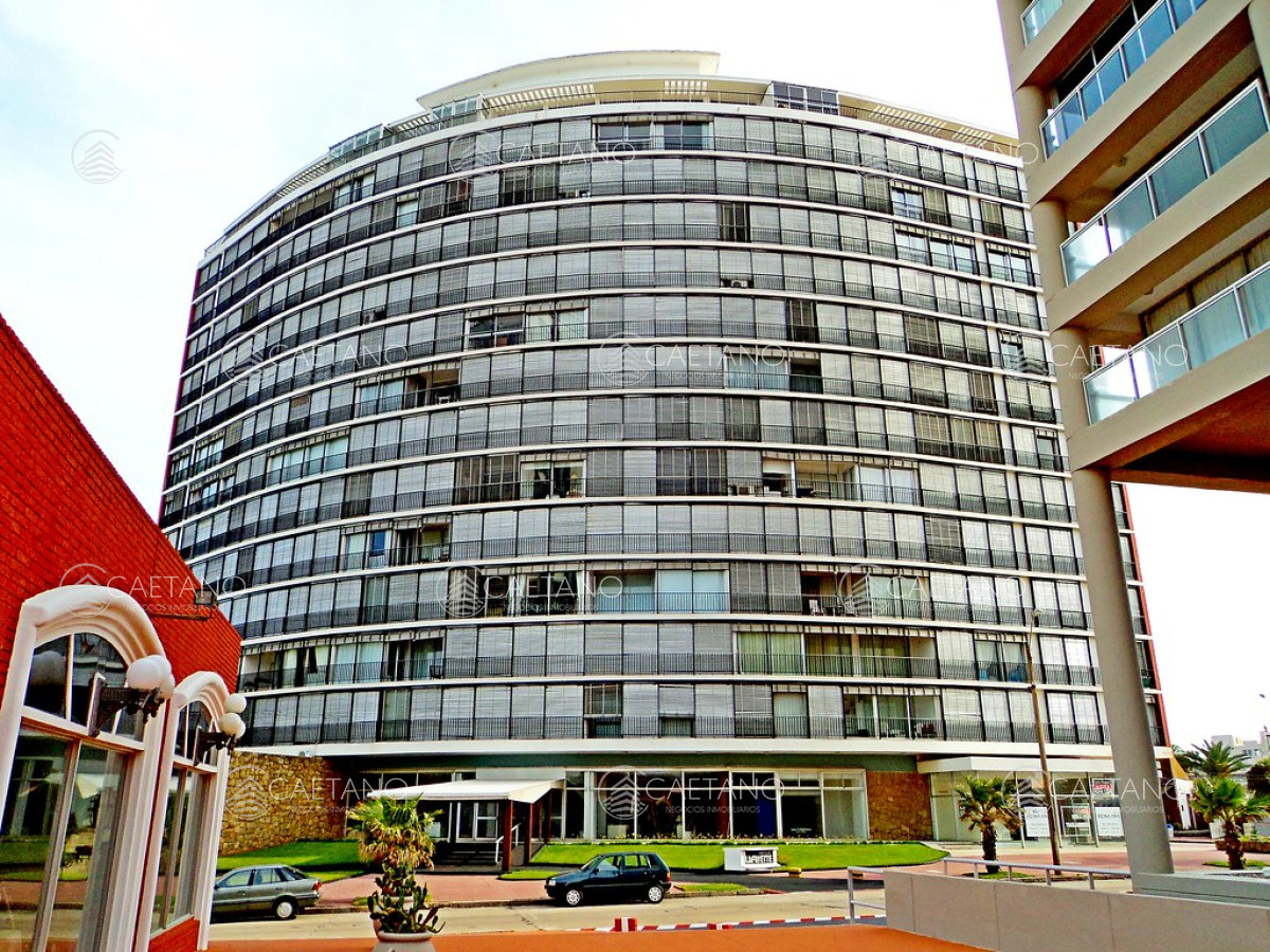 Apartamento con maravillosa vista al mar en pleno Punta del Este