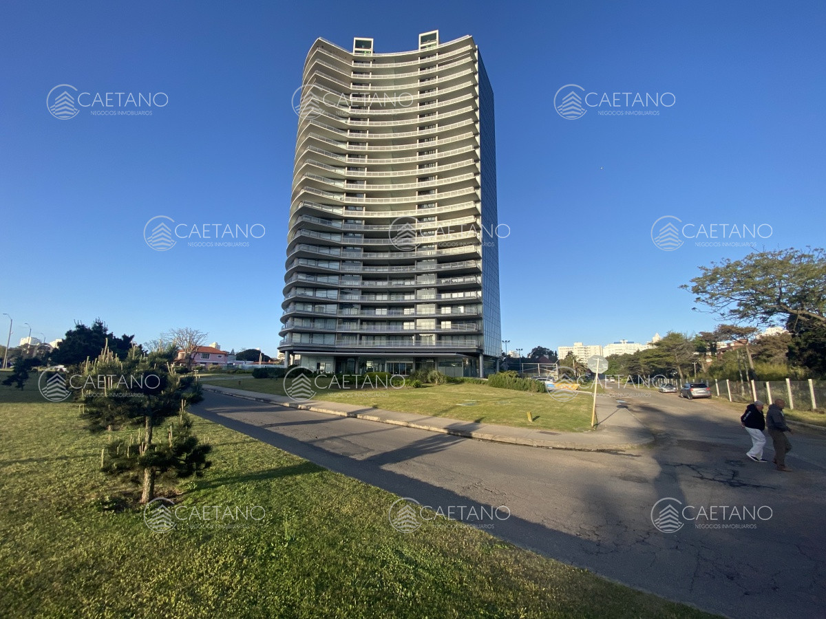 Venta apartamento 3 suite playa mansa Punta del Este