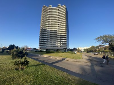 Venta apartamento 3 suite playa mansa Punta del Este