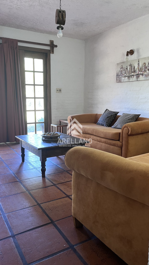 Casa ID.4396 - Casa en venta con 3 dormitorios, 3 baños o opción de oficina comercial