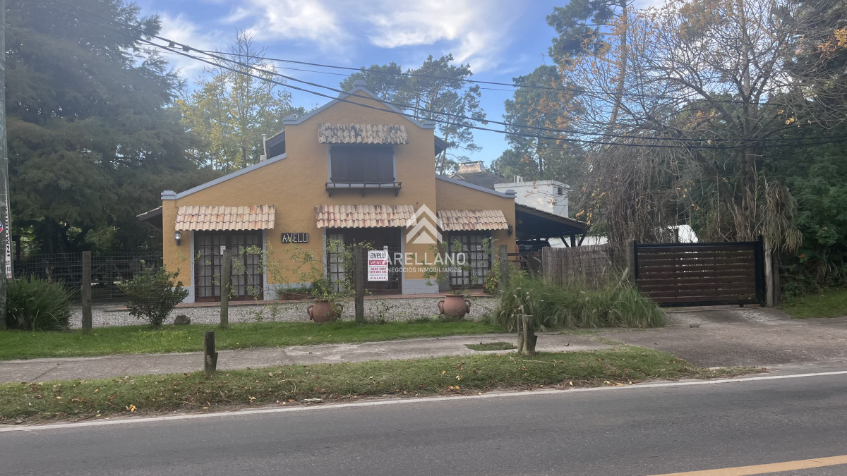 Casa ID.4396 - Casa en venta con 3 dormitorios, 3 baños o opción de oficina comercial
