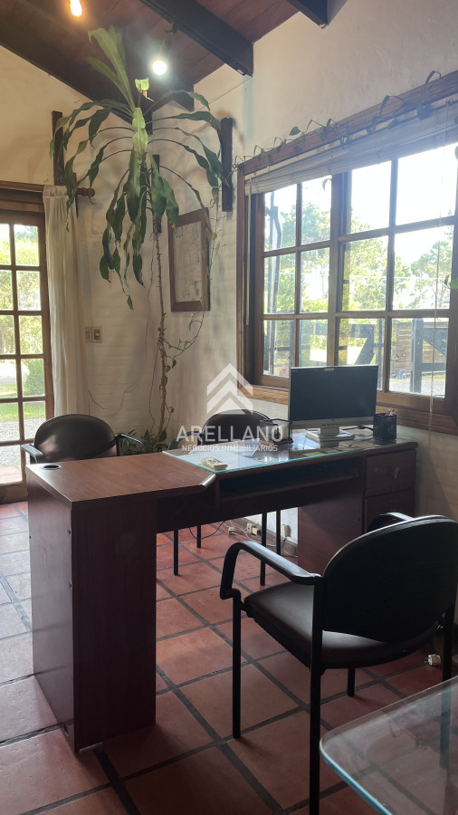 Casa ID.4396 - Casa en venta con 3 dormitorios, 3 baños o opción de oficina comercial