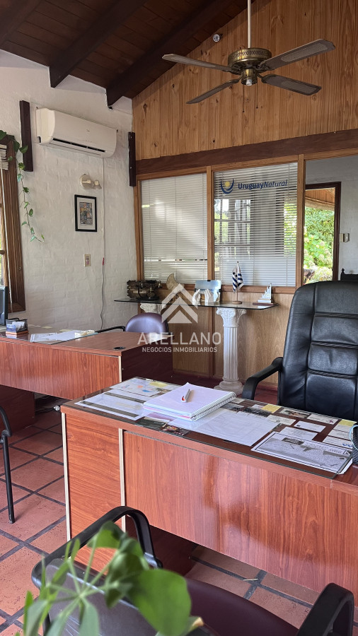 Casa ID.4396 - Casa en venta con 3 dormitorios, 3 baños o opción de oficina comercial