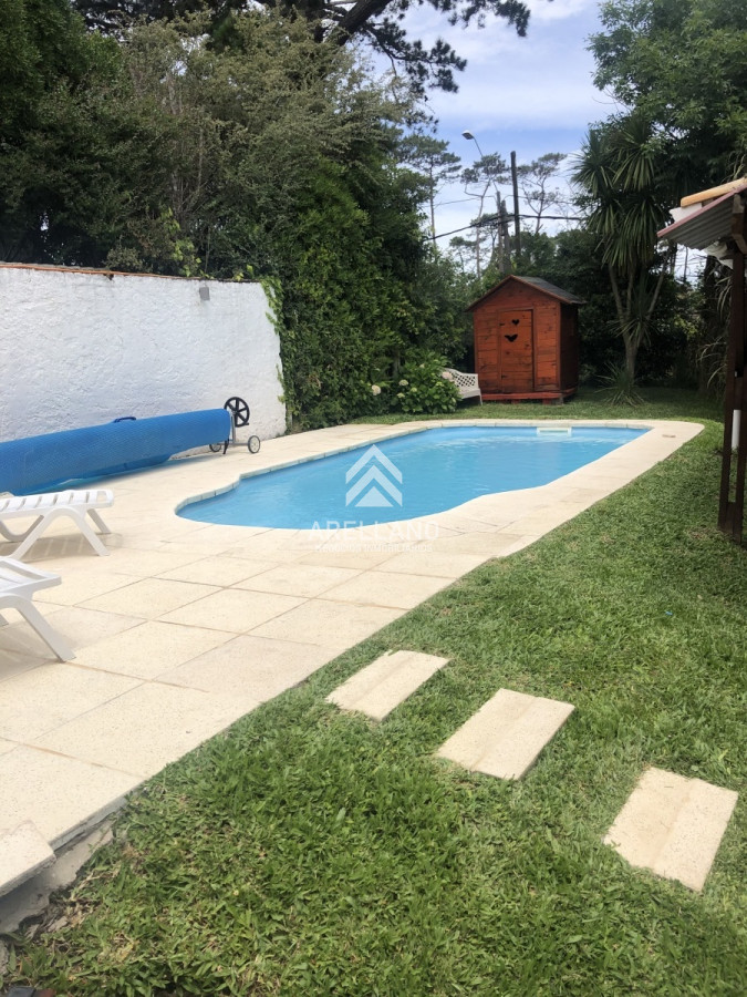 Casa ID.4396 - Casa en venta con 3 dormitorios, 3 baños o opción de oficina comercial