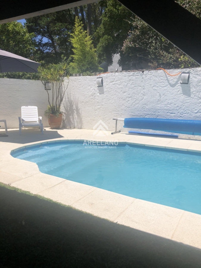 Casa ID.4396 - Casa en venta con 3 dormitorios, 3 baños o opción de oficina comercial