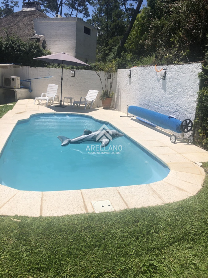 Casa ID.4396 - Casa en venta con 3 dormitorios, 3 baños o opción de oficina comercial