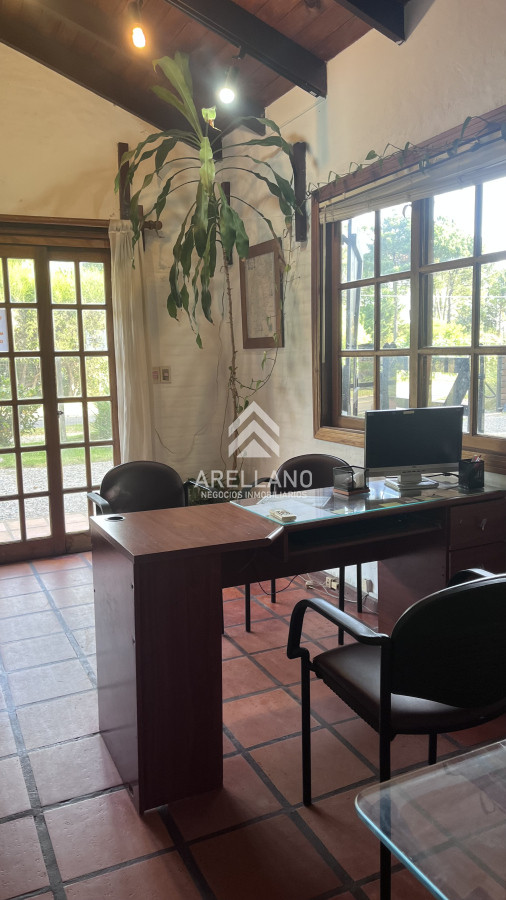 Casa ID.4396 - Casa en venta con 3 dormitorios, 3 baños o opción de oficina comercial